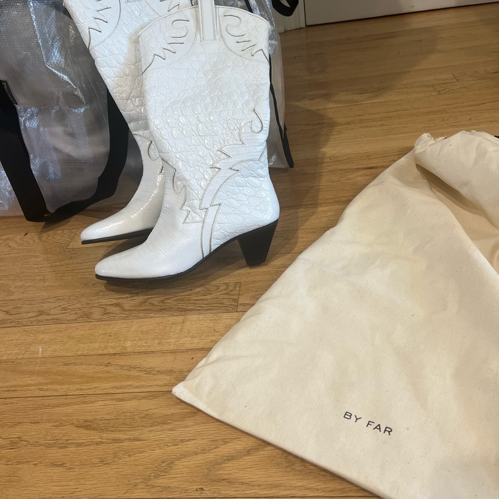 Brand new never worn By Far boots in white color size 8. Western style.